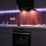 Фото: размещение светодиодной подсветки на кухне