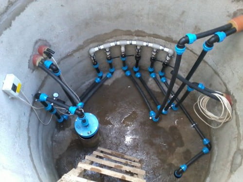 Фото: монтаж насоса водолей в скважину
