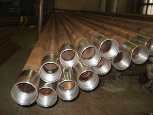 Фото: металлические трубы для скважины