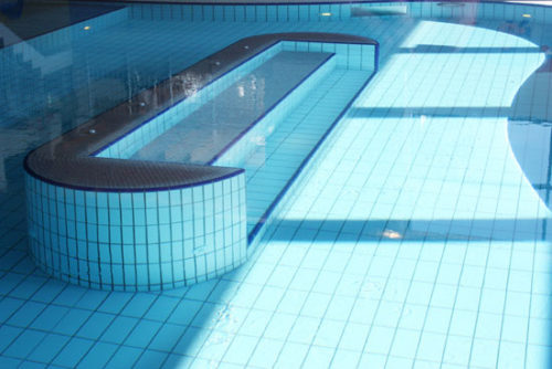 Фото: Керамическая классическая плитка для бассейнов