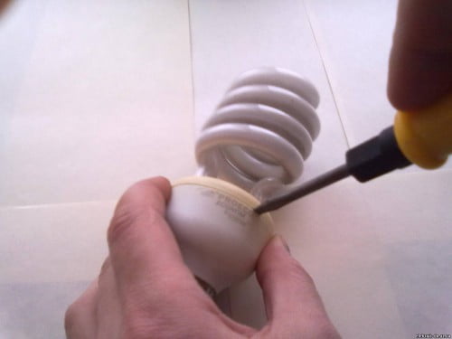 Фото: как вскрыть энергосберегающую лампу