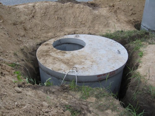 Фото: выгребная яма из бетонных колец на даче