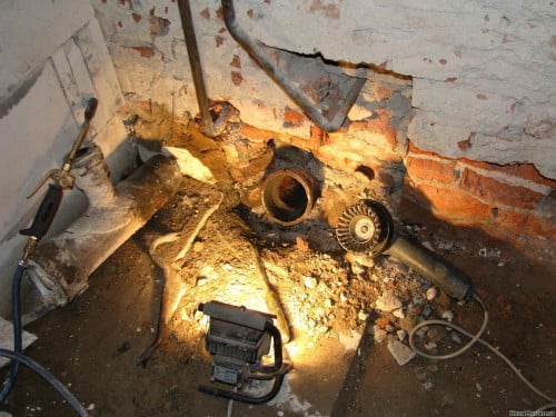 Фото: Демонтаж старой канализационной системы