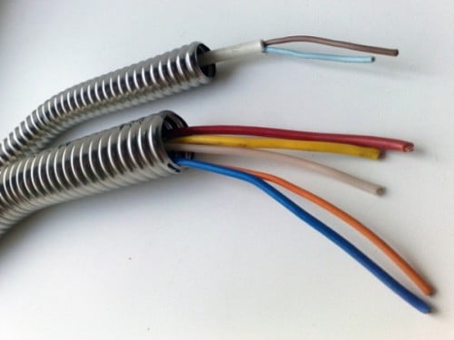 Фото: проводники в гофротрубе для скрытой проводки в доме