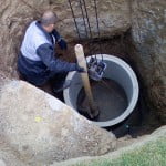 Фото: монтаж водопровода к дому от скважины