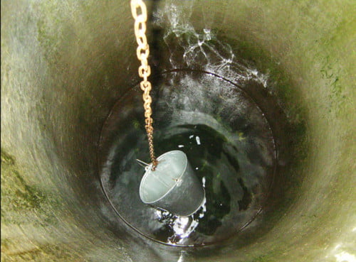 Фото: мало воды в колодце