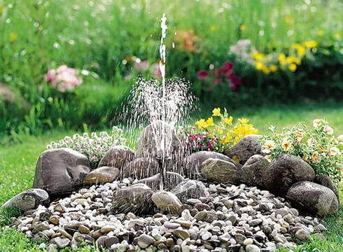 Фото: Напор фонтана зависит от работы насоса